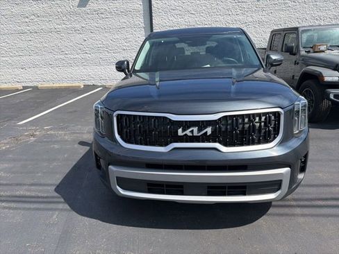 Used 2023 Kia Telluride LX AWD/4WD image 2