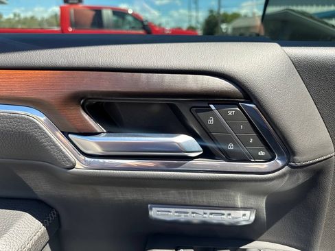 Used 2024 GMC Sierra 1500 Denali w/ Technology Package AWD/4WD image 31