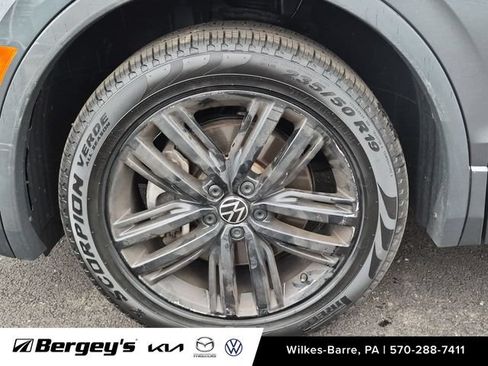 Certified 2022 Volkswagen Tiguan SE R-Line AWD/4WD image 10