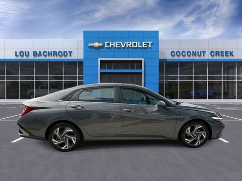 Used 2025 Hyundai Elantra SEL FWD image 9