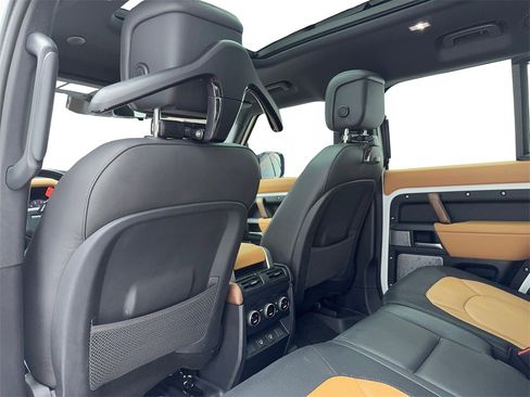 Used 2024 Land Rover Defender 130 X-Dynamic SE image 48