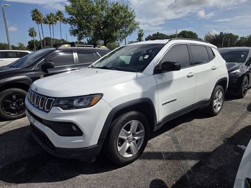 Used 2022 Jeep Compass Latitude AWD/4WD image 3