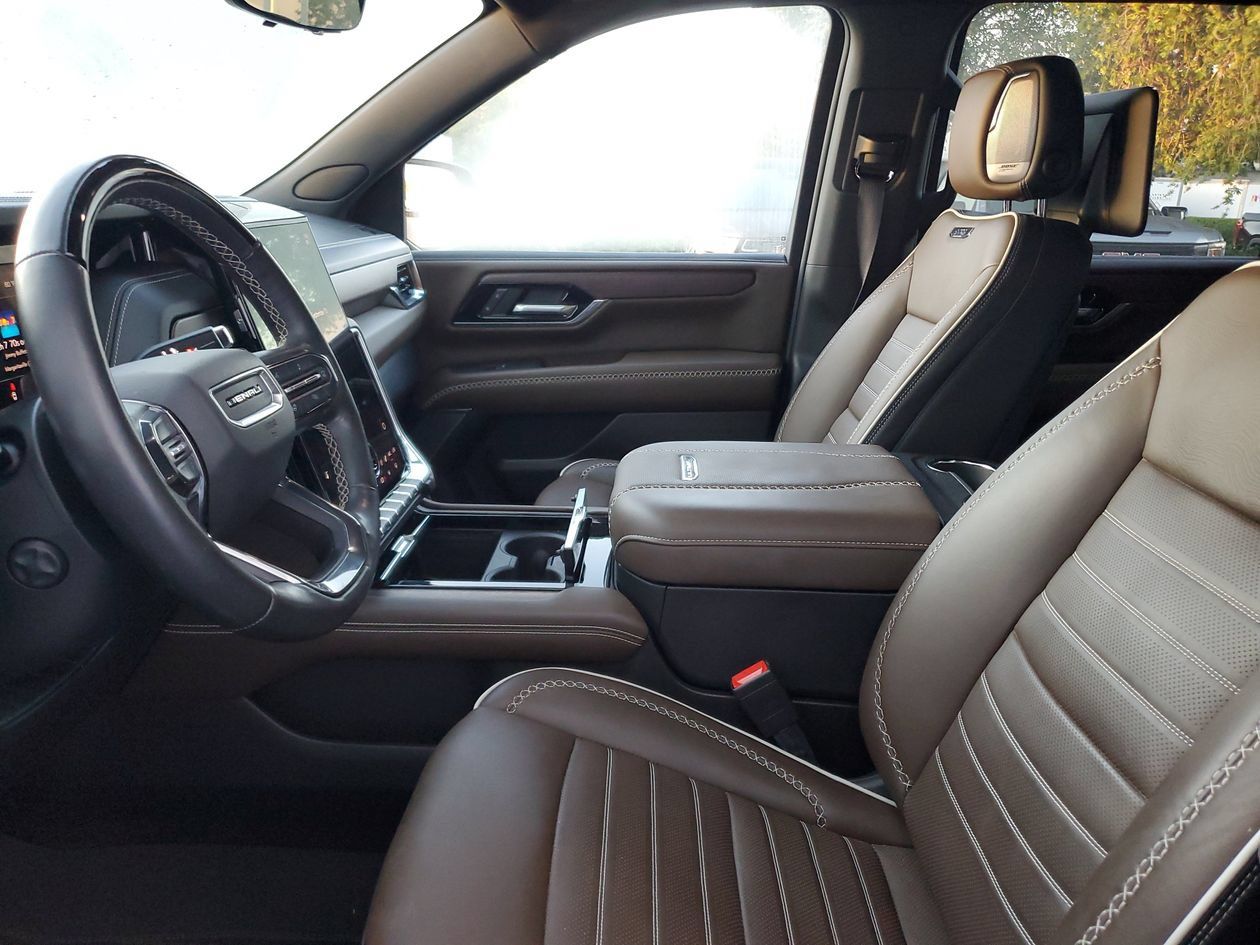 Used 2025 GMC Yukon XL Denali Ultimate AWD/4WD image 19