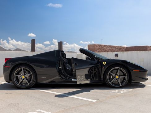 Used 2012 Ferrari 458 Spider RWD image 28