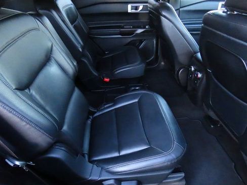 Used 2020 Ford Explorer XLT w/ Equipment Group 202A image 13