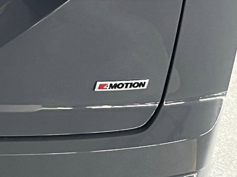 Used 2022 Volkswagen Atlas Cross Sport SEL R-Line image 36