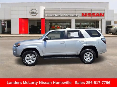 Used 2024 Toyota 4Runner SR5 AWD/4WD image 8