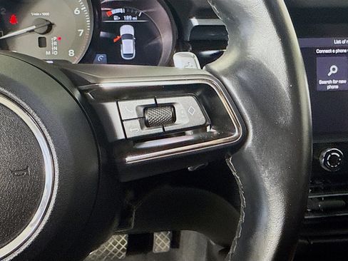 Used 2024 Porsche Macan image 15