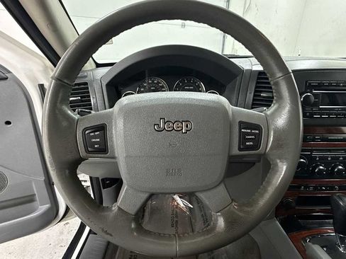 Used 2006 Jeep Grand Cherokee Limited image 16