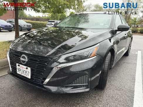 Used 2025 Nissan Altima 2.5 SV FWD image 1