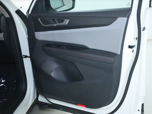 Used 2025 Volkswagen Atlas Peak Edition SE image 37