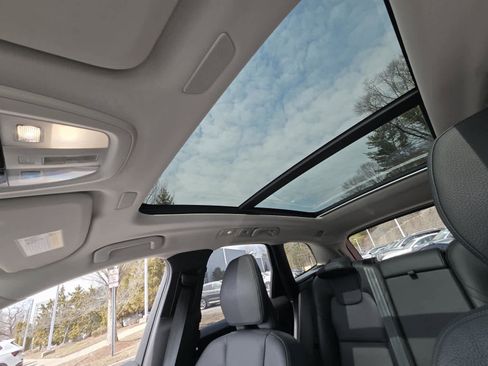 Used 2025 Volvo XC60 B5 Plus image 32