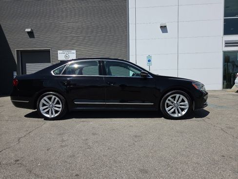 Used 2016 Volkswagen Passat 1.8T SEL Premium FWD image 3