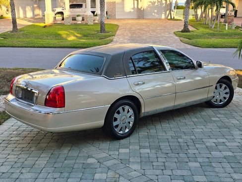 Used 2003 Lincoln Town Car Cartier image 8