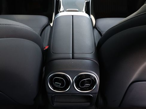 Used 2025 Mercedes-Benz C 300 Sedan image 28