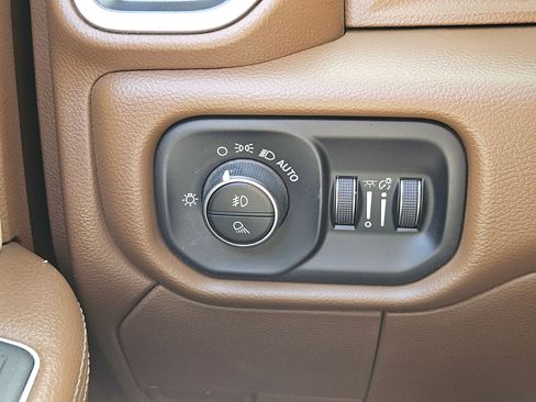 Used 2022 RAM 2500 Laramie AWD/4WD image 14