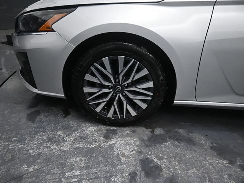 Used 2024 Nissan Altima 2.5 SV image 13