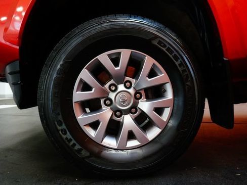 Used 2019 Toyota Tacoma SR5 AWD/4WD image 57