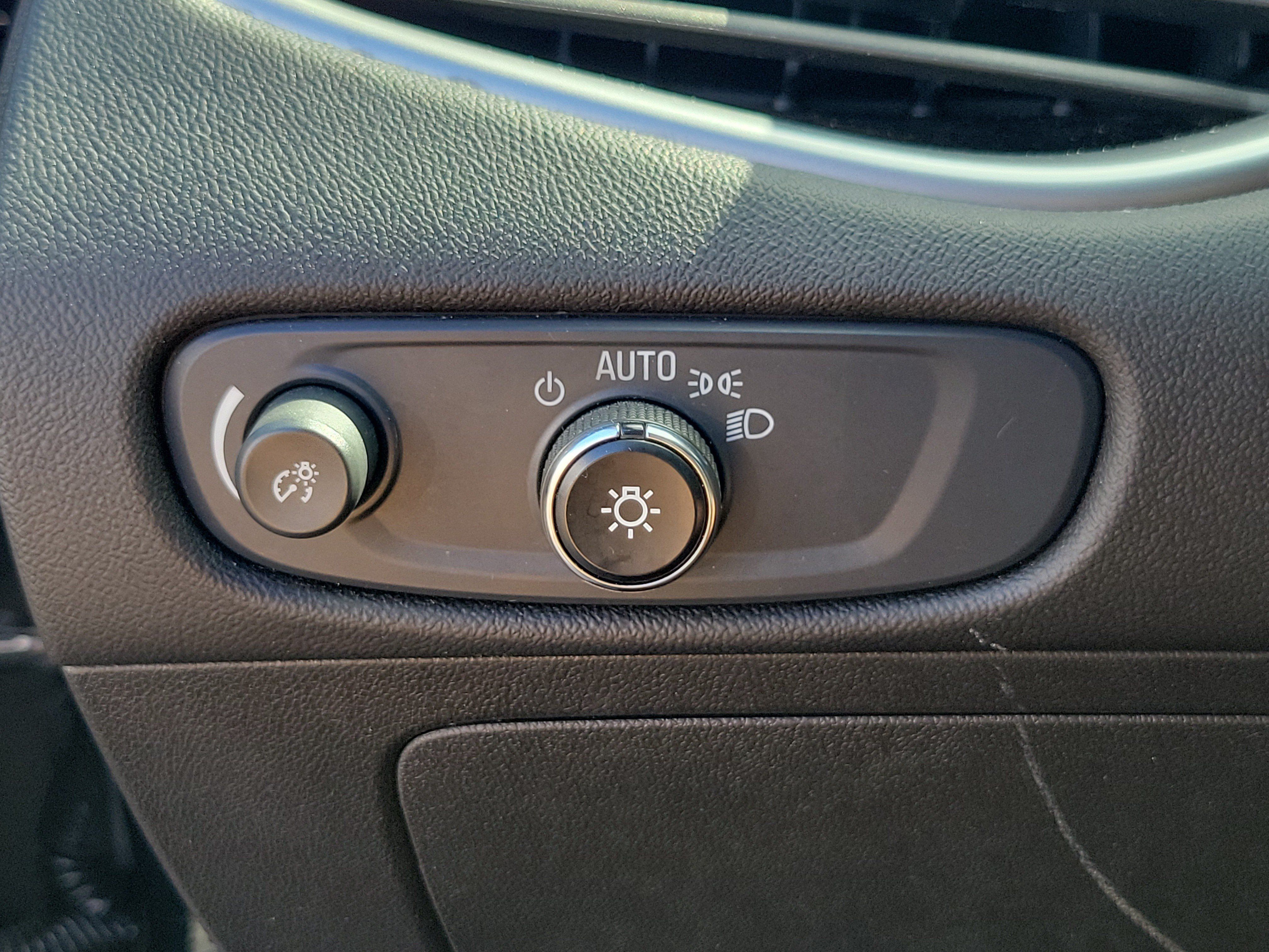 Used 2025 Chevrolet Malibu LT FWD image 16