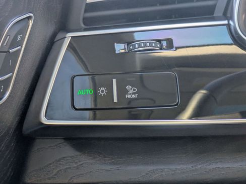 Used 2023 Audi Q8 Prestige w/ Prestige Package image 17