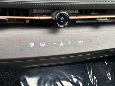 Used 2025 Nissan Ariya AWD image 18