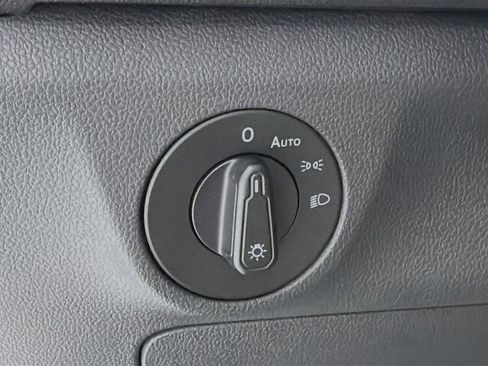 Used 2020 Volkswagen Jetta SE w/ SE Cold Weather Package image 10