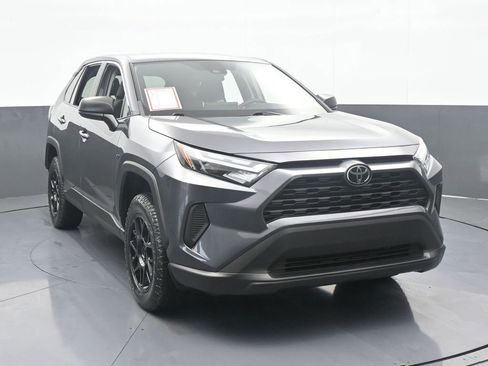 Used 2023 Toyota RAV4 LE image 9
