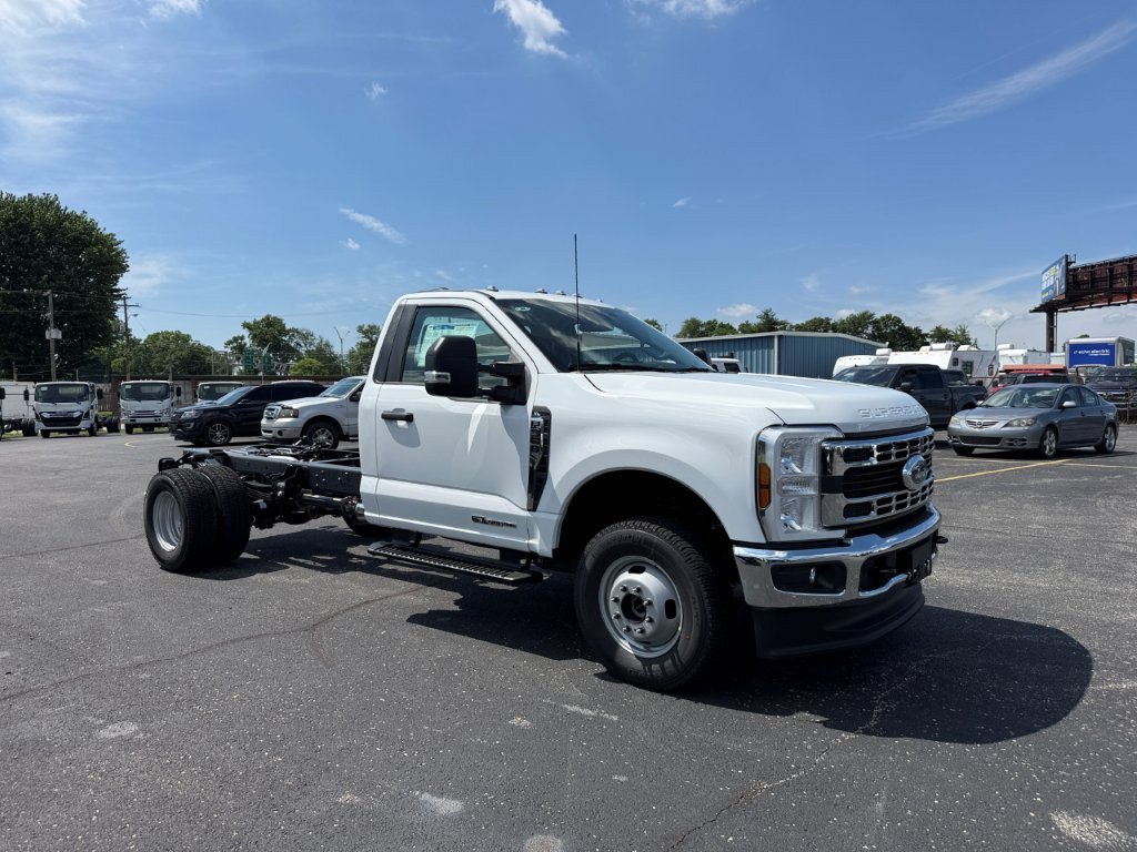 New 2026 Ford F350 XL w/ XL Chrome Package AWD/4WD image 1