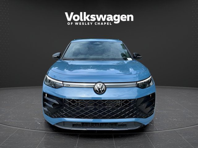Certified 2025 Volkswagen Tiguan SE R-Line AWD/4WD image 3