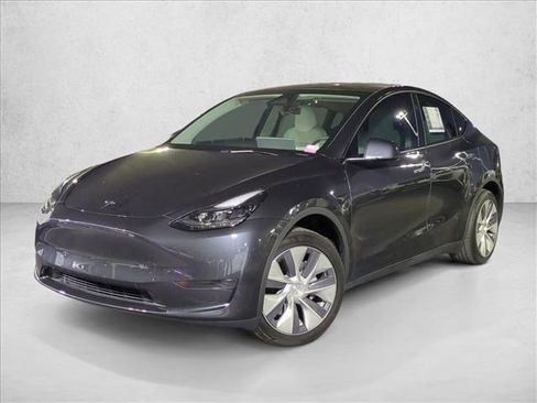 Used 2024 Tesla Model Y 2WD image 1