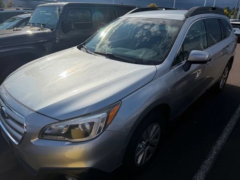 Used 2017 Subaru Outback 2.5i Premium AWD/4WD image 2