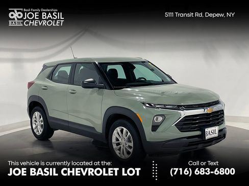 Used 2025 Chevrolet TrailBlazer LS FWD image 1