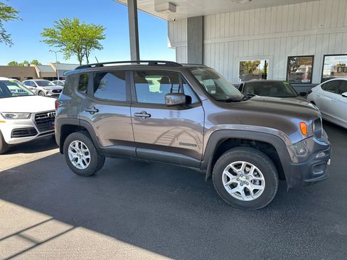 Used 2017 Jeep Renegade Latitude AWD/4WD image 4