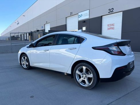 Used 2017 Chevrolet Volt LT FWD image 2