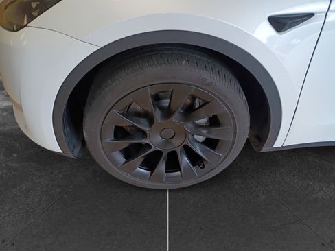 Used 2023 Tesla Model Y Long Range AWD/4WD image 6