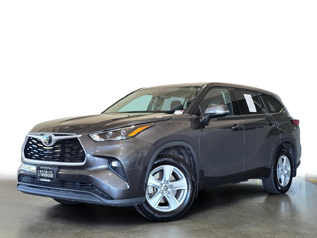 Used 2022 Toyota Highlander LE AWD/4WD image 1