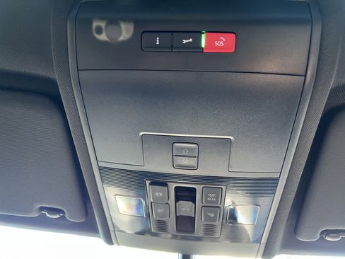 Used 2021 Volkswagen Atlas Cross Sport SE w/ Panoramic Sunroof Package image 28