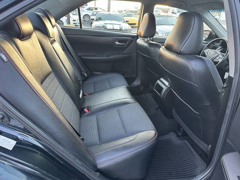 Used 2015 Toyota Camry SE image 12