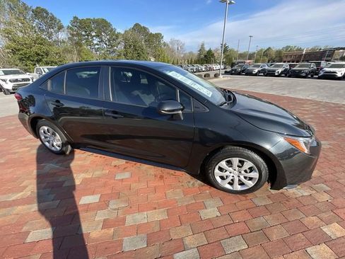 Used 2022 Toyota Corolla LE image 37