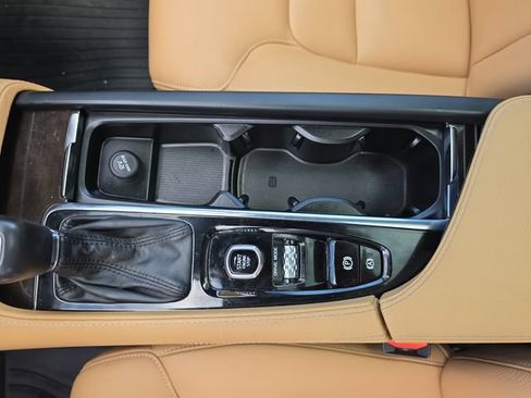 Used 2018 Volvo XC90 T6 Momentum w/ Convenience Package AWD/4WD image 23