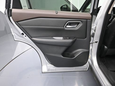 Used 2021 Nissan Rogue SL w/ Premium Package image 23