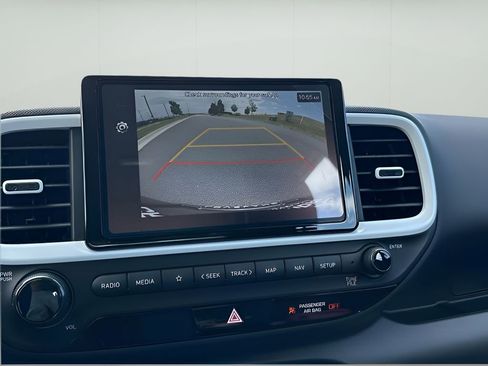 Used 2024 Hyundai Venue Limited image 18