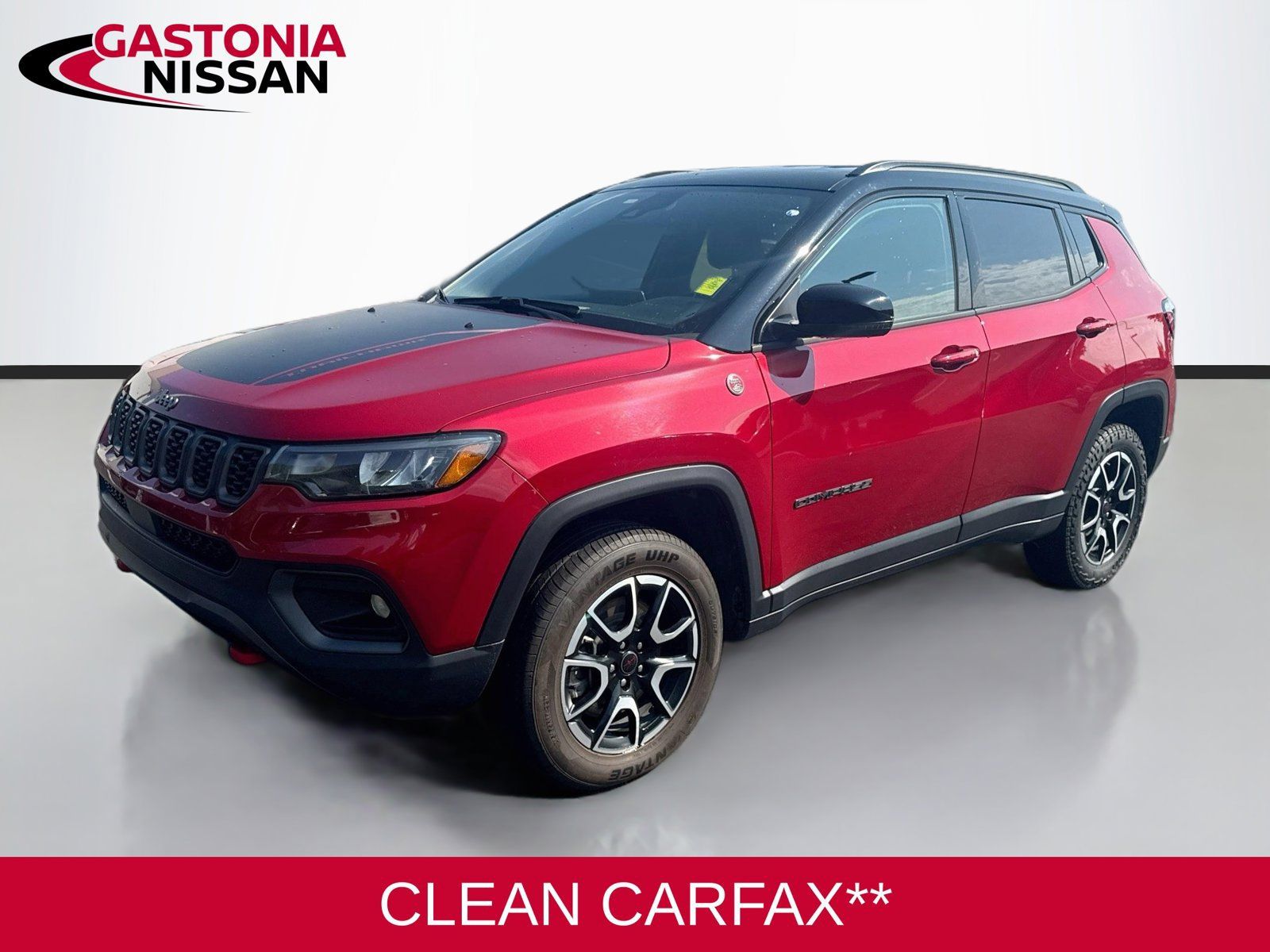 Used 2025 Jeep Compass Trailhawk AWD/4WD image 3