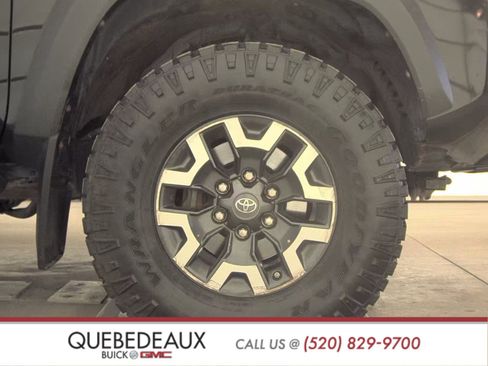 Used 2017 Toyota Tacoma TRD Off-Road image 10