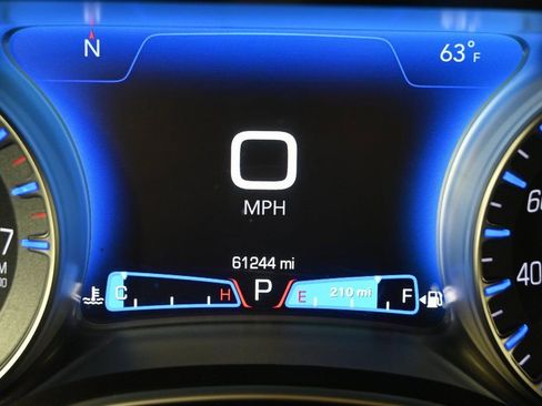 Used 2022 Chrysler 300 Touring w/ Sport Appearance Package image 25