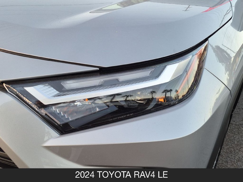 Used 2024 Toyota RAV4 LE AWD/4WD image 10
