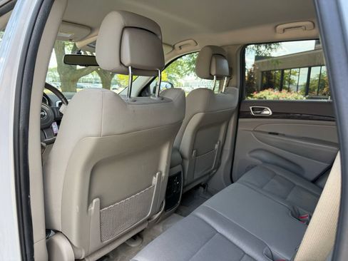 Used 2011 Jeep Grand Cherokee Laredo AWD/4WD image 13