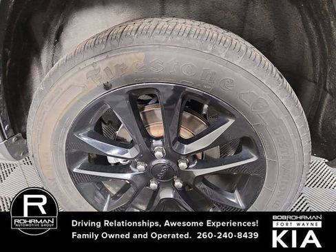 Used 2022 Jeep Grand Cherokee Laredo X image 12