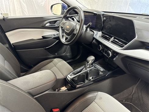 Certified 2024 Chevrolet Trax LT w/ Sunroof Package image 27