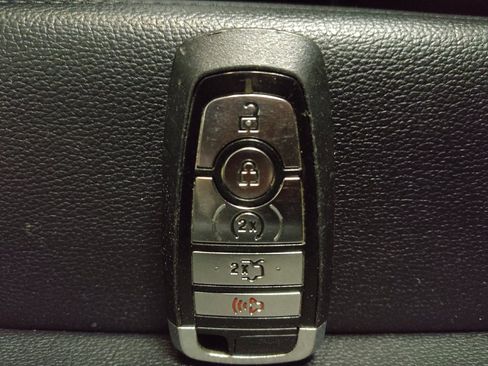 Used 2018 Ford Explorer Limited image 32